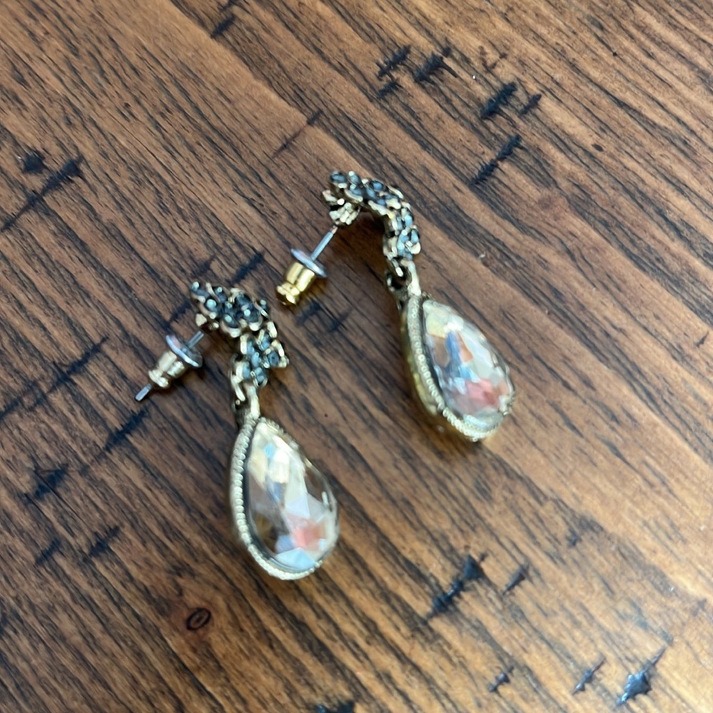 VINTAGE GOLD Crystal Flower Earrings!! - Picture 5 of 6
